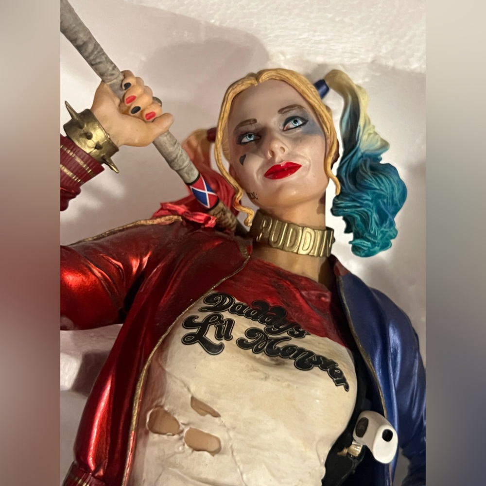 2014 original Harley Quinn collectible suicide squad figure - no lower offers